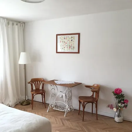 House Apartmentshumpolec + Garden Daire